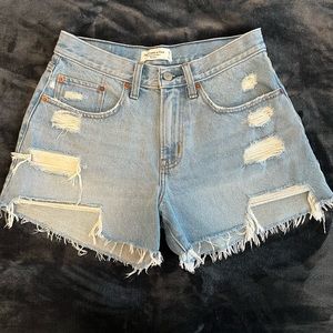 Abercrombie & Fitch Mid Rise Boyfriend Shorts